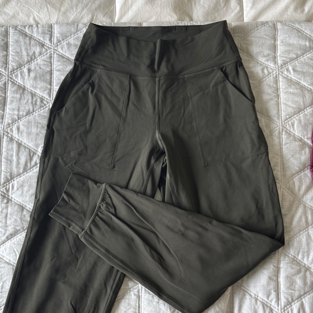 Lululemon Athletica Dark Green leggings/joggers